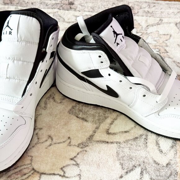 Air Jordan 1 Mid White Black Sneakers | Big Kids Size 5Y (Women’s 6.5) - Picture 12 of 14